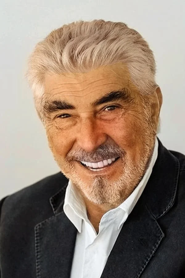 Erdal Özyağcılar Kimdir?