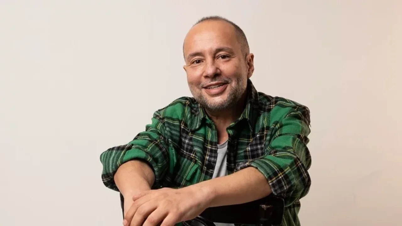 İzzet Çapa Kimdir?