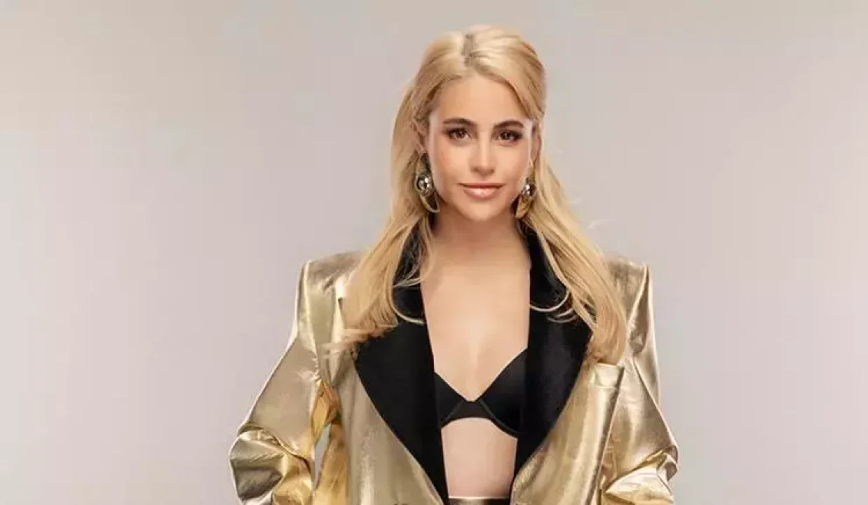 Büşra Pekin Kimdir?