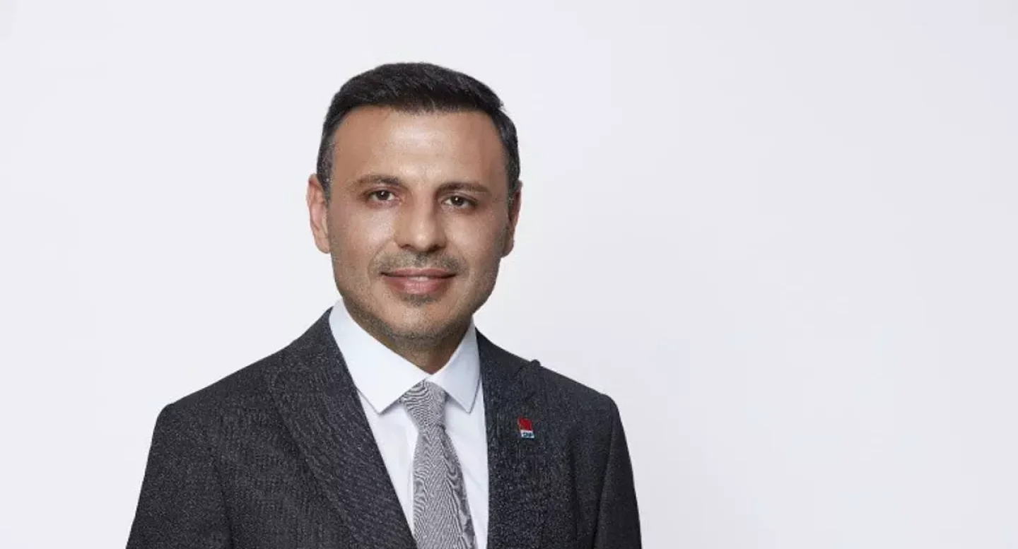 Özgür Çelik Kimdir?