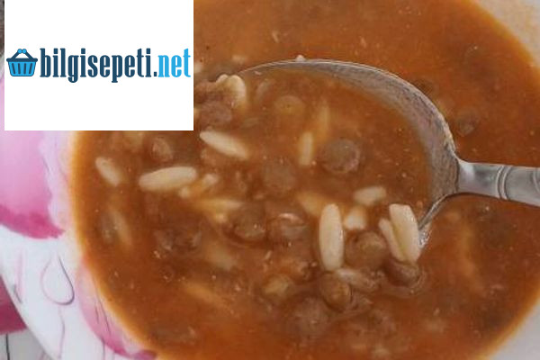 Tavuk Sulu Yeşil Mercimek Çorbası