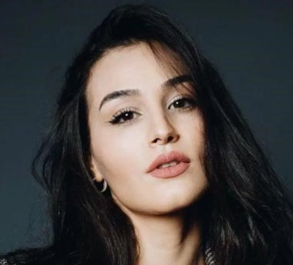 Asena Girişken Kimdir?