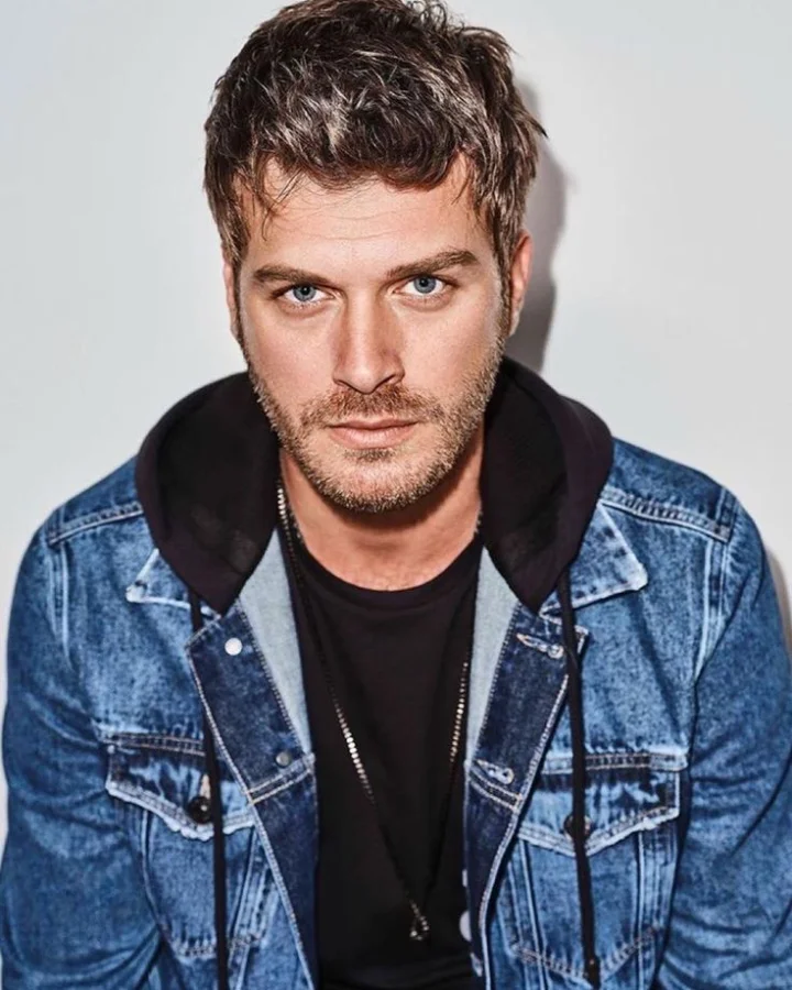 Kıvanç Tatlıtuğ Kimdir?