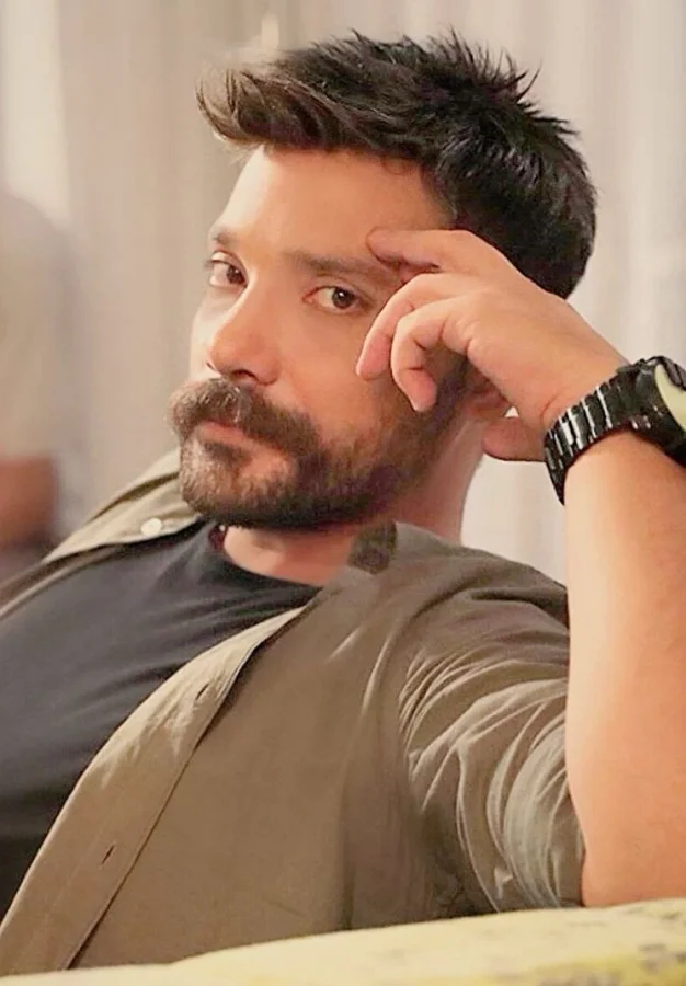 Oğuzhan Uğur Kimdir?