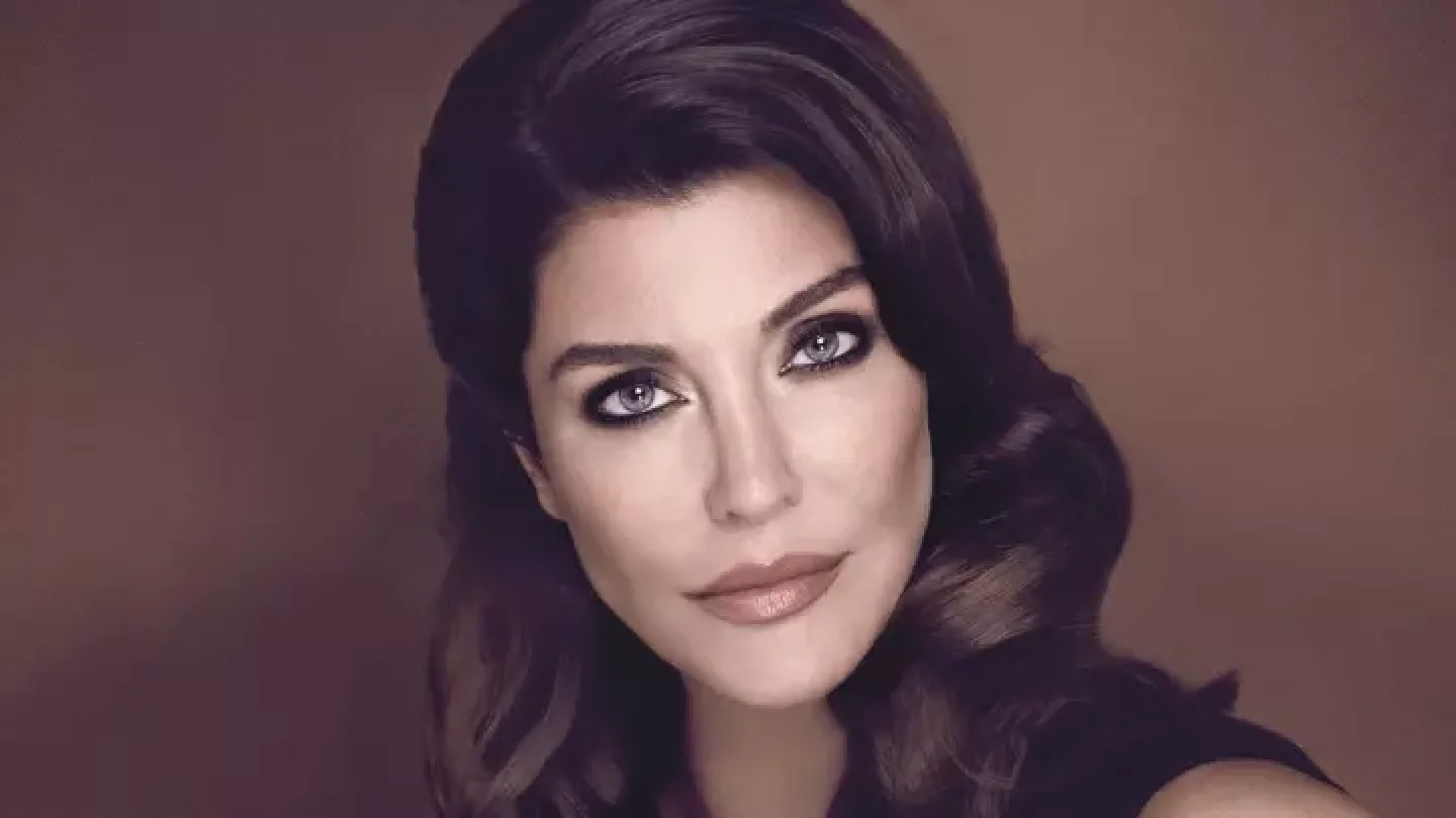 Deniz Akkaya Kimdir?