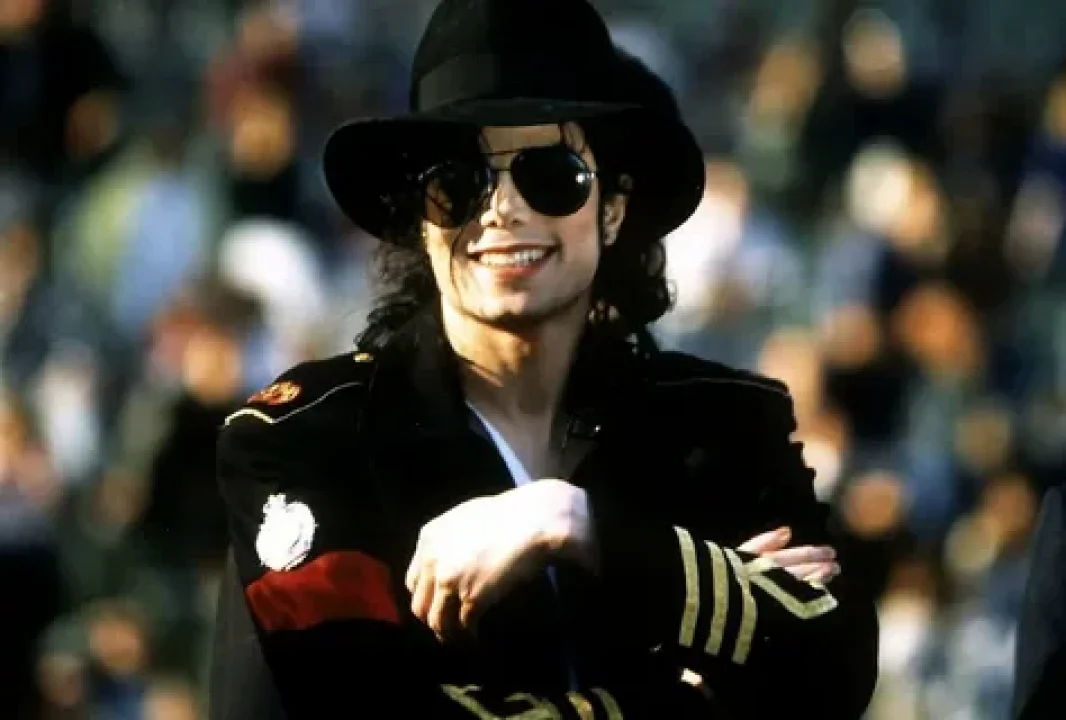 Michael Jackson: Popun Kralının Hayatı, Kariyeri ve Mirası